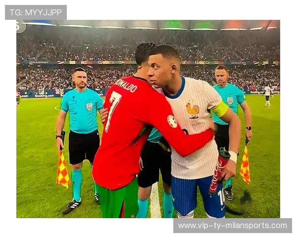 姆巴佩与偶像合影，童年梦想实现感言动人