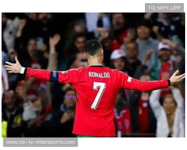 C罗无解进球拉满热度：足球场上的传奇永不落幕