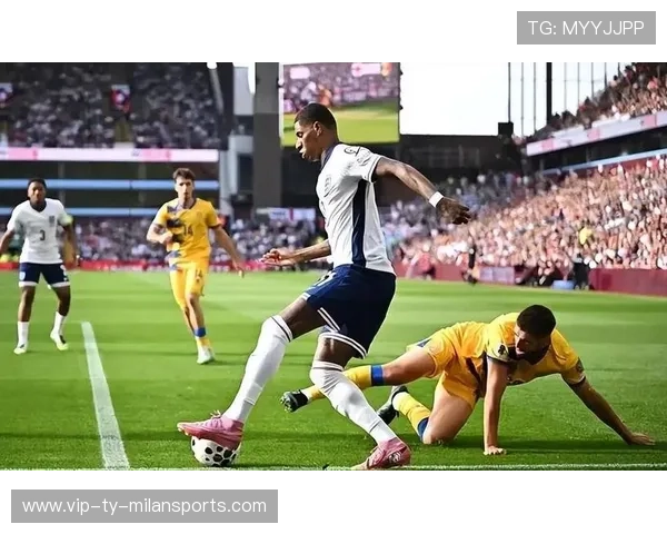 拉什福德低平球穿透对方防线