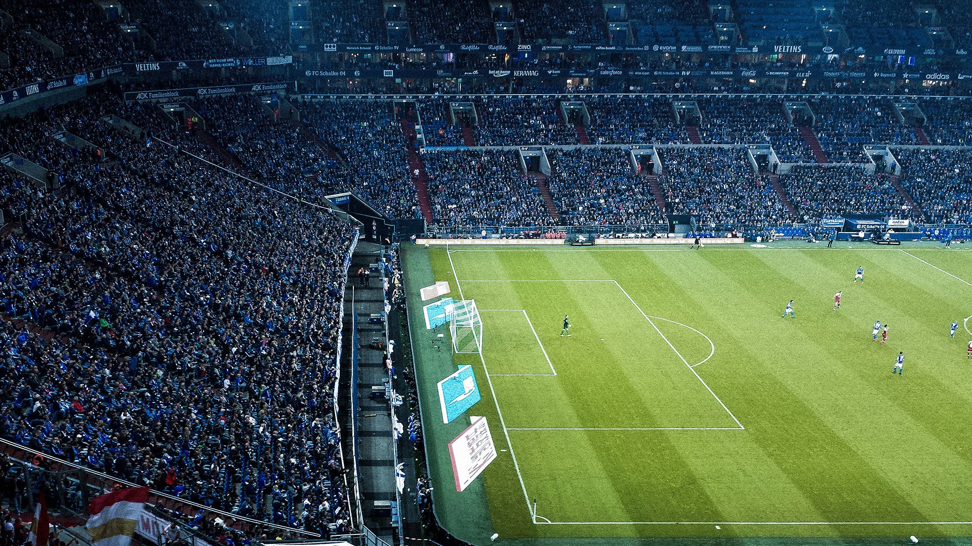 “拜仁启用青训力量，德甲豪门重塑锋线”